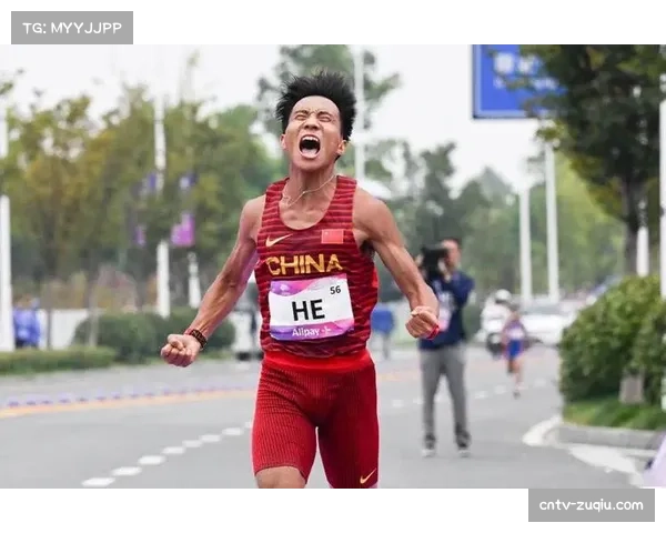 粤港澳跨境马拉松何杰夺冠 创全运会历史首场跨境赛事纪录 粤港澳跨境马拉松何杰夺冠 创全运会历史首场跨境赛事纪录